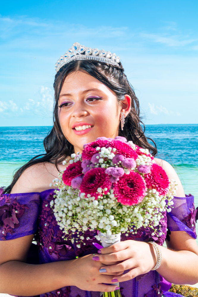 Miriam Yoselin junto al mar